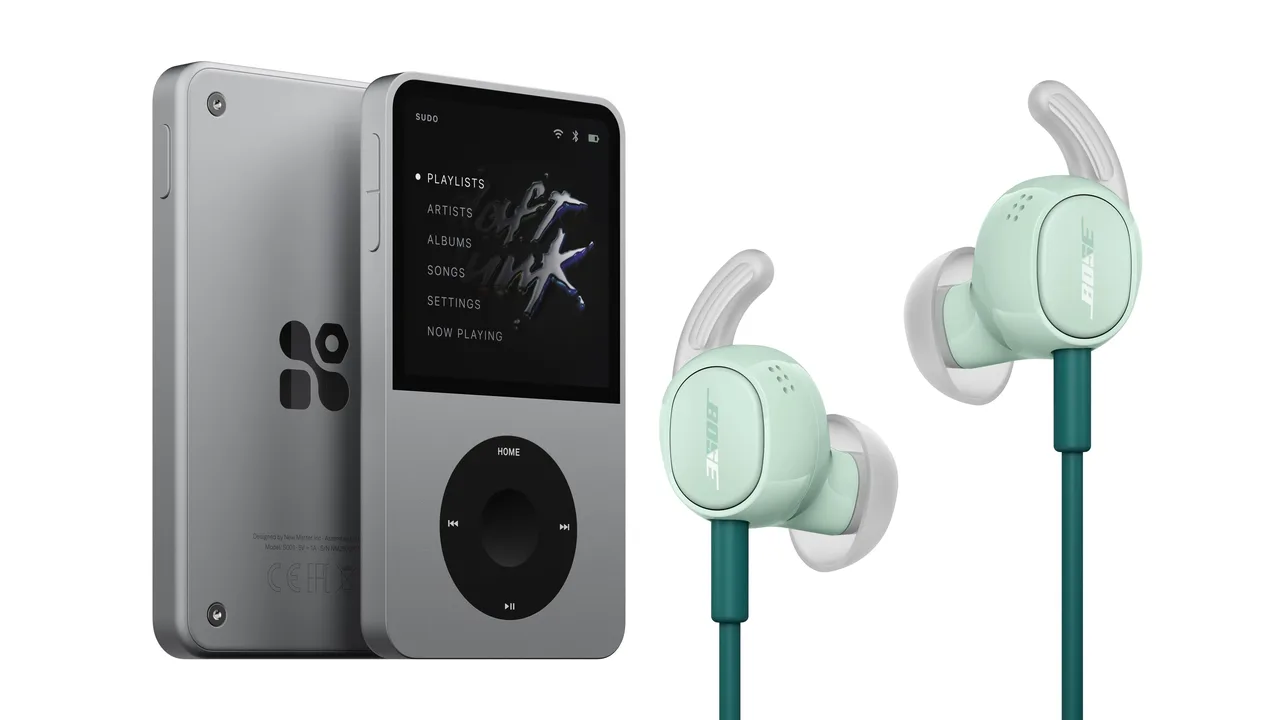 Musikspelaren Sudo SP-01 i silver med iPod-liknande hjul bredvid Bose Noise Cancelling Wired Earbuds i mintgrönt med sladd